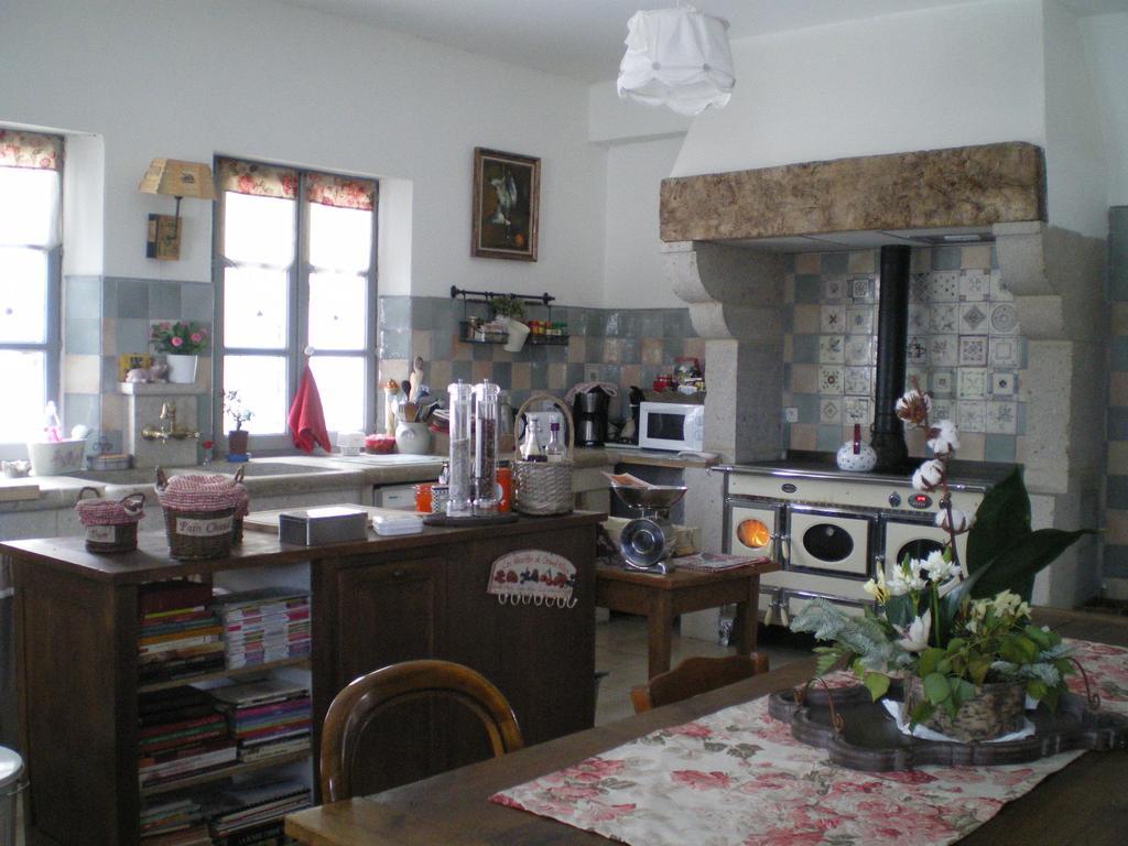 Au Bon Gre D'Hugoline Bed & Breakfast Blanzac  ภายนอก รูปภาพ