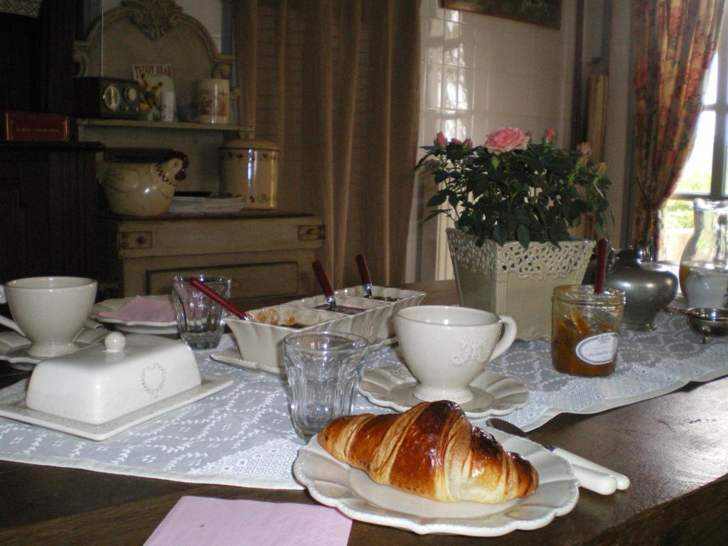 Au Bon Gre D'Hugoline Bed & Breakfast Blanzac  ภายนอก รูปภาพ