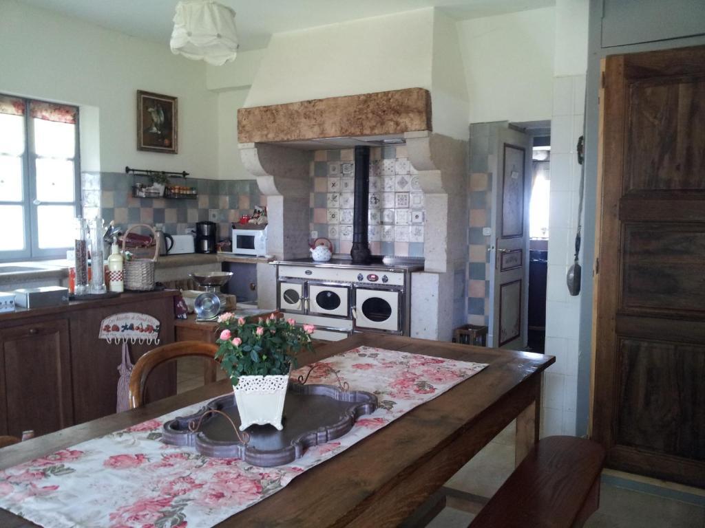 Au Bon Gre D'Hugoline Bed & Breakfast Blanzac  ภายนอก รูปภาพ